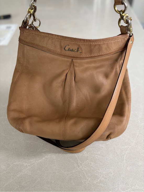 Coach Handbags - Coach Tan Leather Hobo Bag Classic Everyday Shoulder Bag